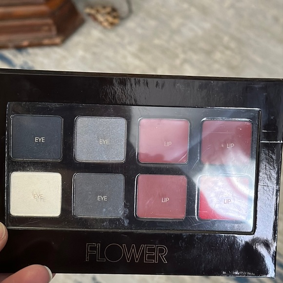 Flower Beauty Other - NWOT Flower beauty eye and lip palette